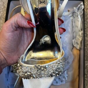 Badgley Mischka White Satin Women's Heels